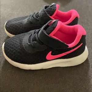 Nike kids/toddlers size 7 shoes